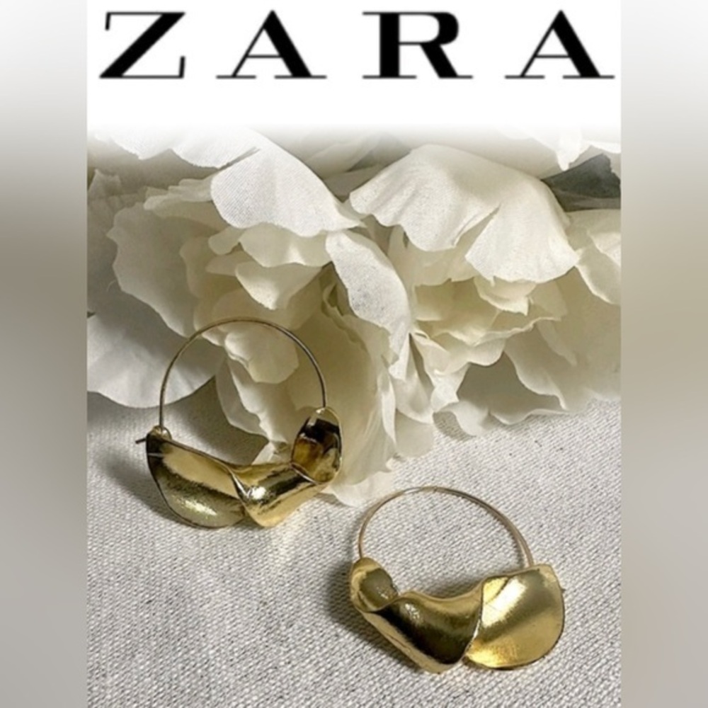 Zara Gold twisted crescent Hoop Earring Brand New
